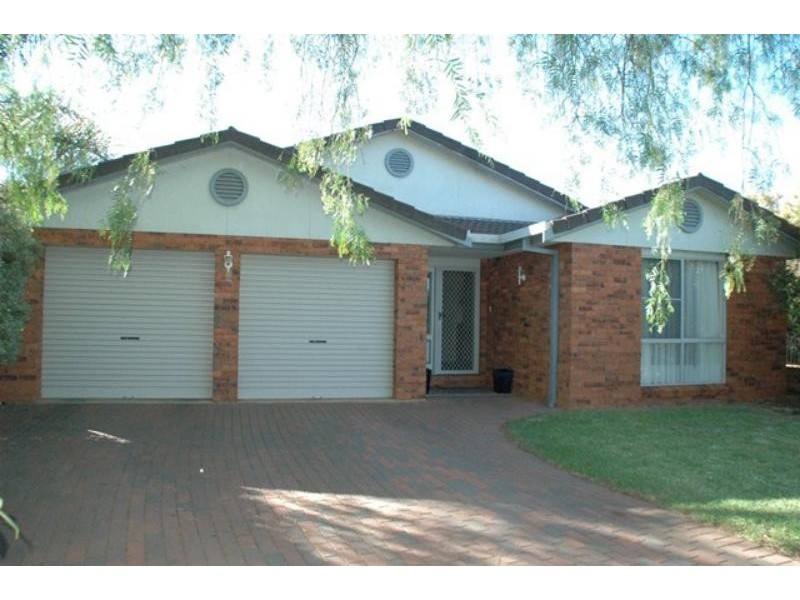 7 Loane  Pl, Dubbo NSW 2830