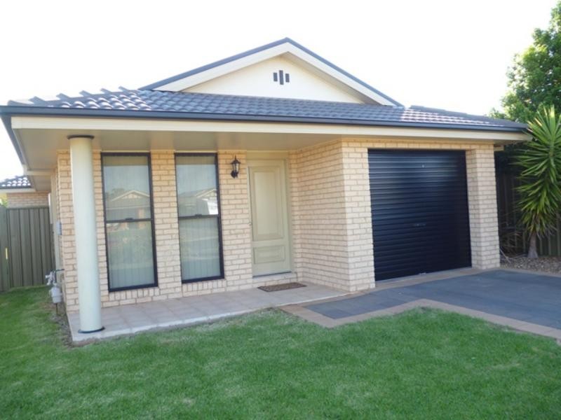 4A John Brass Pl, Dubbo NSW 2830