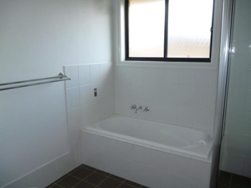 4A John Brass Pl, Dubbo NSW 2830