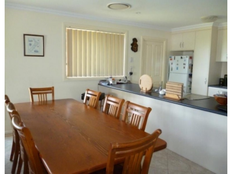 102 Twickenham Dr, Dubbo NSW 2830