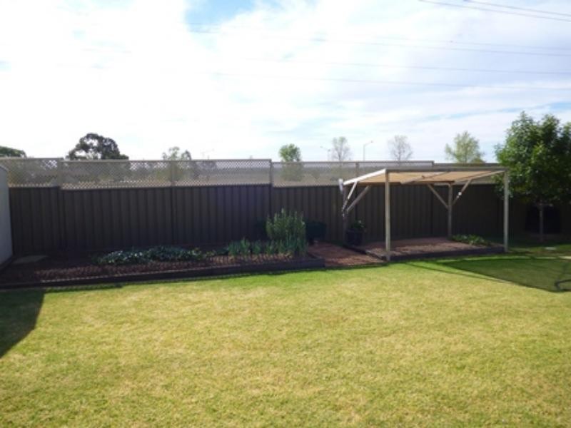 102 Twickenham Dr, Dubbo NSW 2830