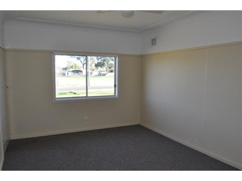 10 Marchant St, Mendooran NSW 2842
