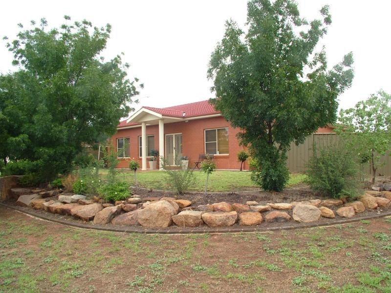 1 Lancaster Park Pl, Dubbo NSW 2830