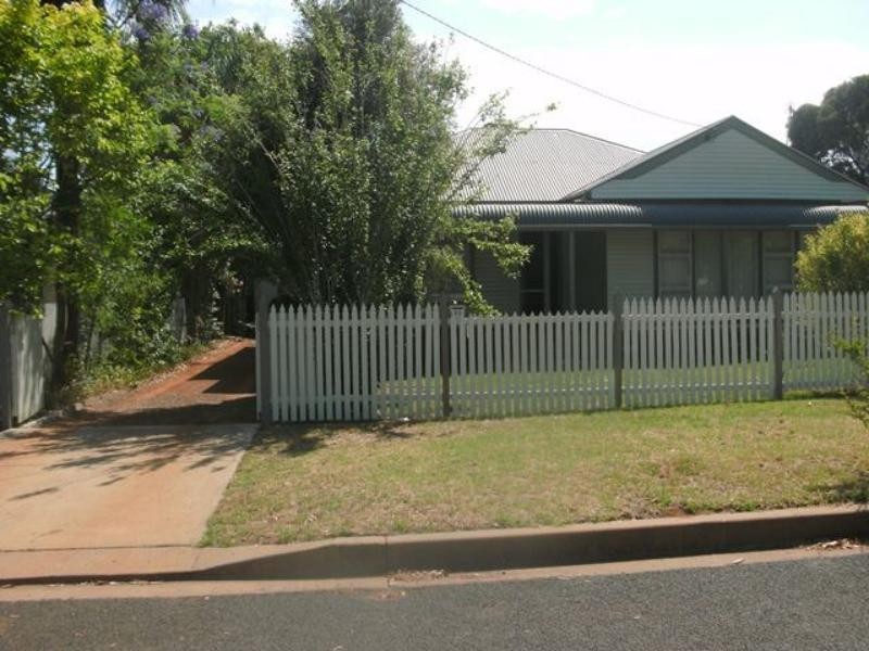 33 Elizabeth  St, Dubbo NSW 2830