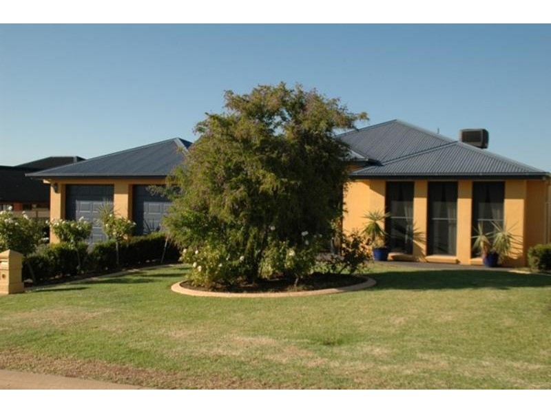 5 Lakeside  Cct, Dubbo NSW 2830