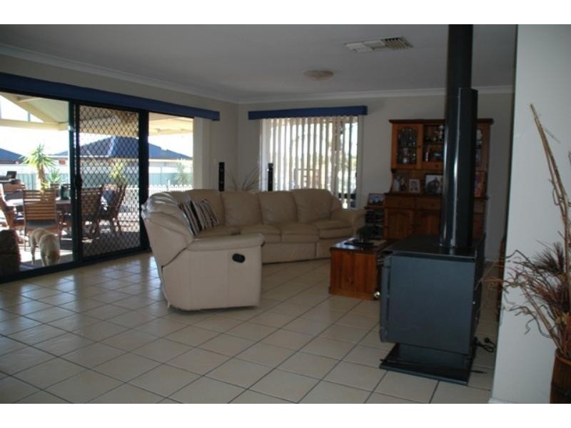 5 Lakeside  Cct, Dubbo NSW 2830