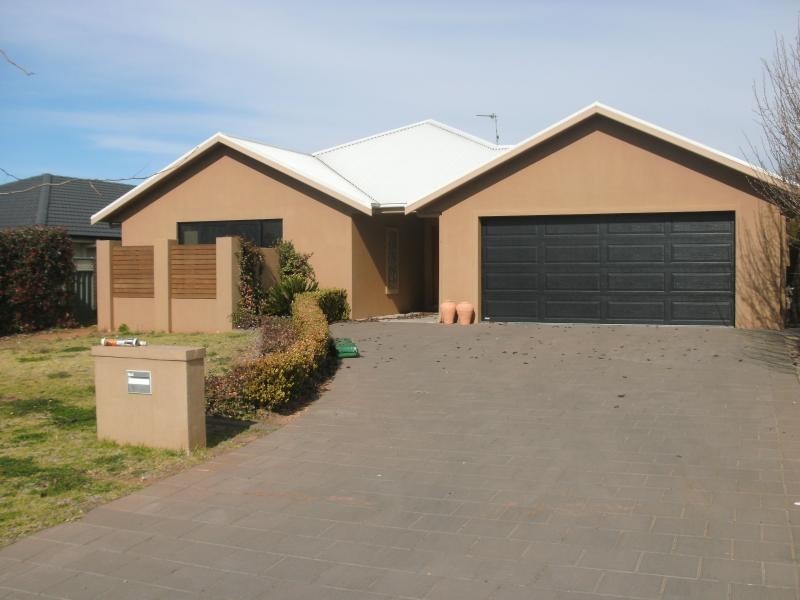 21 Carnegie Ave, Dubbo NSW 2830