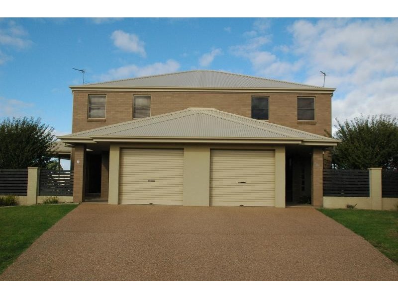 8A & 8B Daffodil  Ct, Dubbo NSW 2830