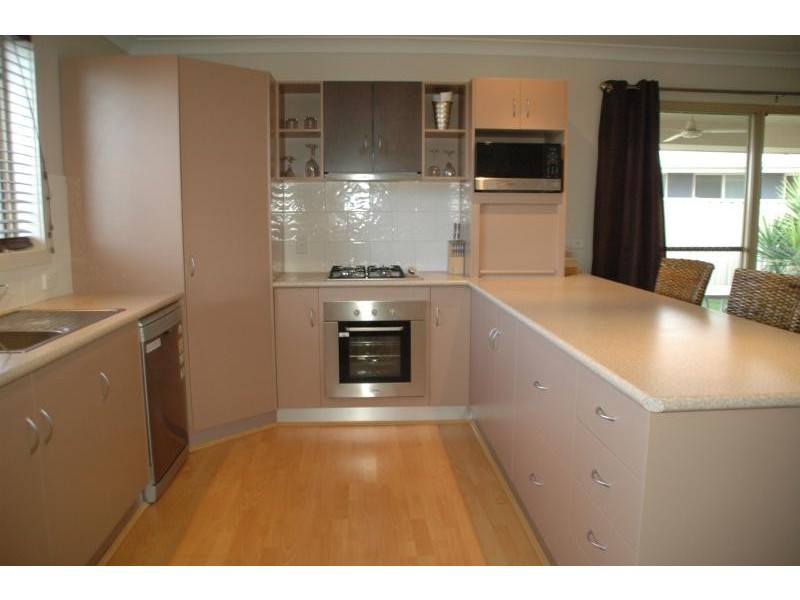 8A & 8B Daffodil  Ct, Dubbo NSW 2830
