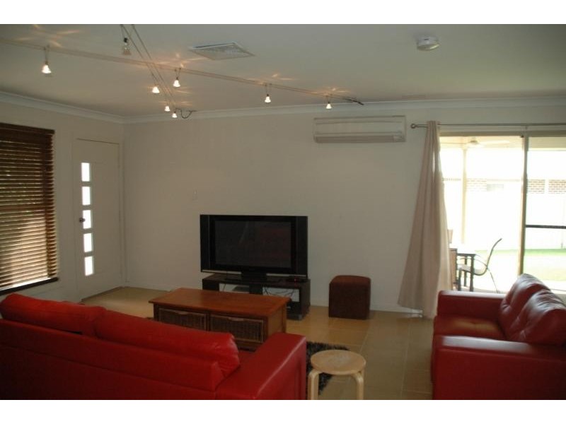 8A & 8B Daffodil  Ct, Dubbo NSW 2830