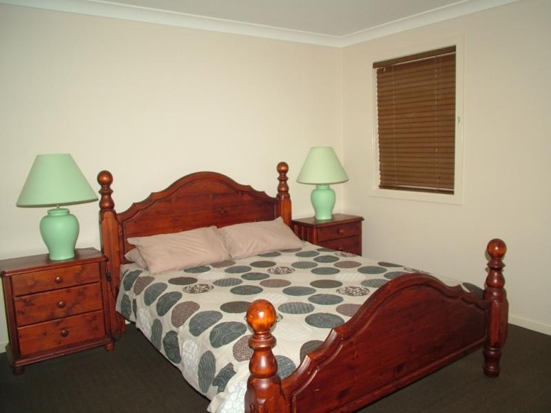 8A & 8B Daffodil  Ct, Dubbo NSW 2830
