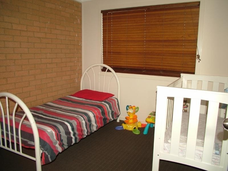 8A & 8B Daffodil  Ct, Dubbo NSW 2830