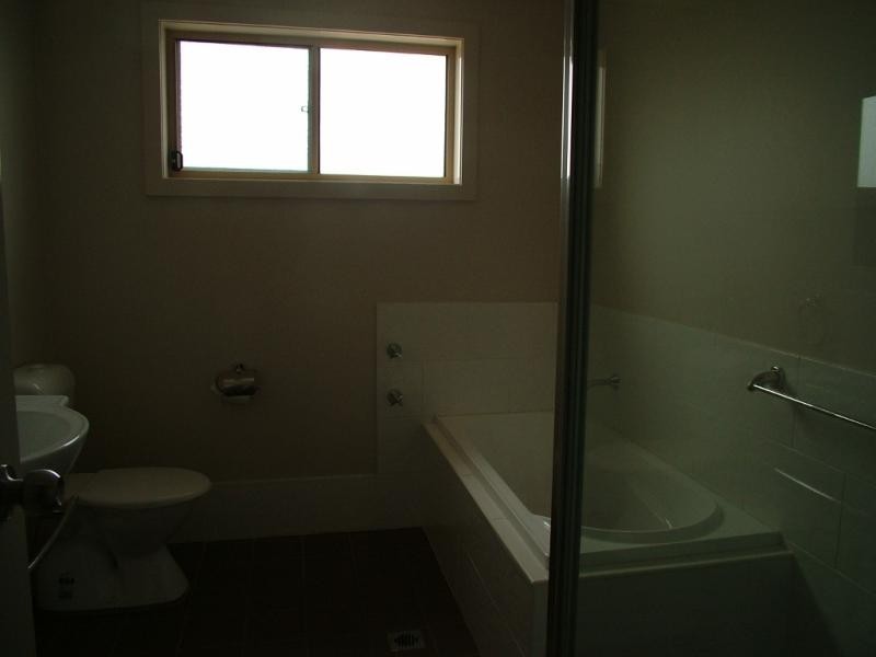8A & 8B Daffodil  Ct, Dubbo NSW 2830
