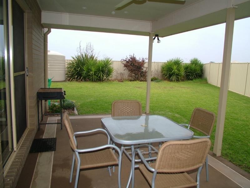 8A & 8B Daffodil  Ct, Dubbo NSW 2830