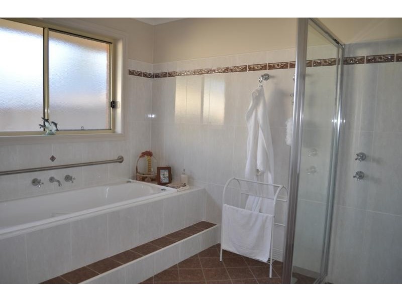 16 Sunvale Ave, Dubbo NSW 2830