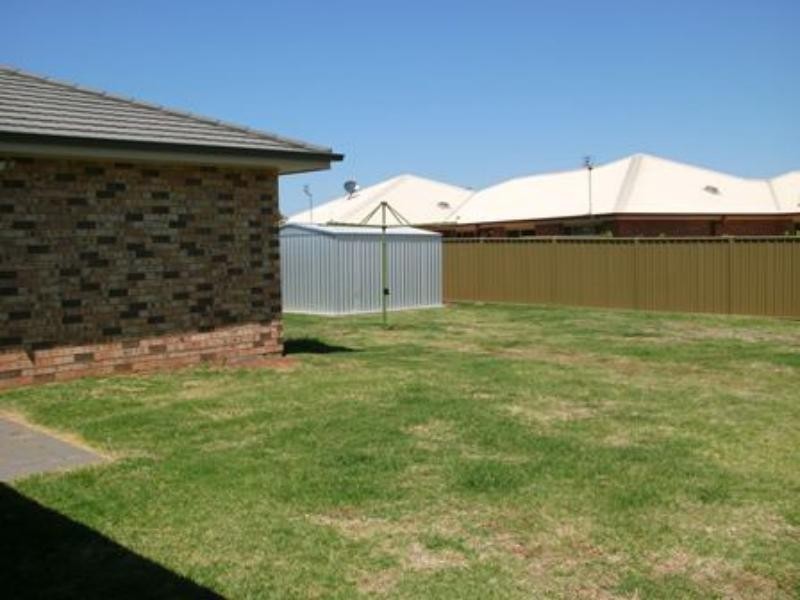 23 Arthur Summons St, Dubbo NSW 2830