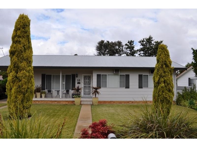 35 Bobs  St, Gilgandra NSW 2827