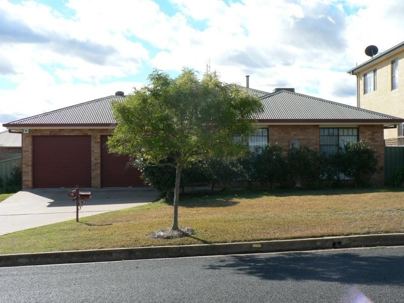 18 Ronald St, Dubbo NSW 2830
