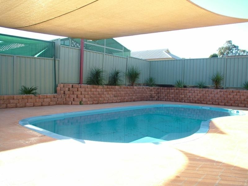 18 Ronald St, Dubbo NSW 2830