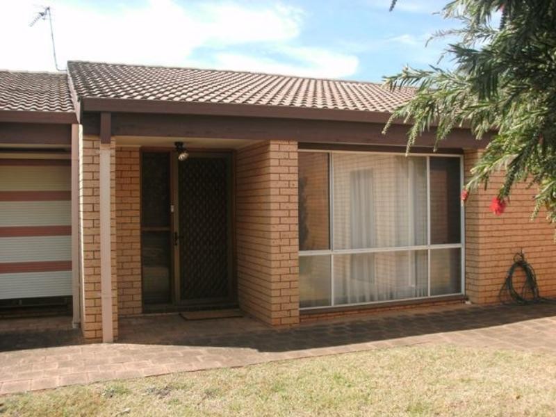 2/96 Bultje St, Dubbo NSW 2830
