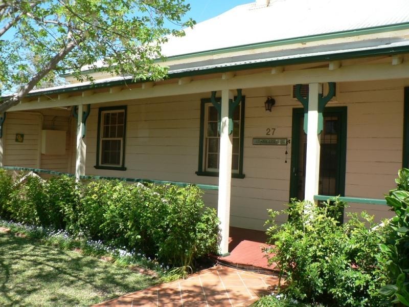 27 Goode St, Dubbo NSW 2830
