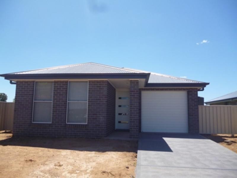 4 Torvean Ave, Dubbo NSW 2830