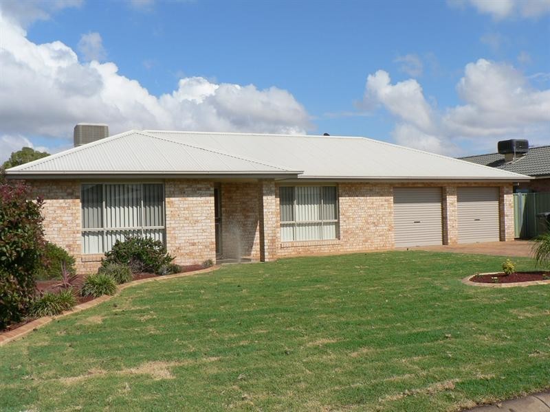 18 Doncaster Ave, Dubbo NSW 2830