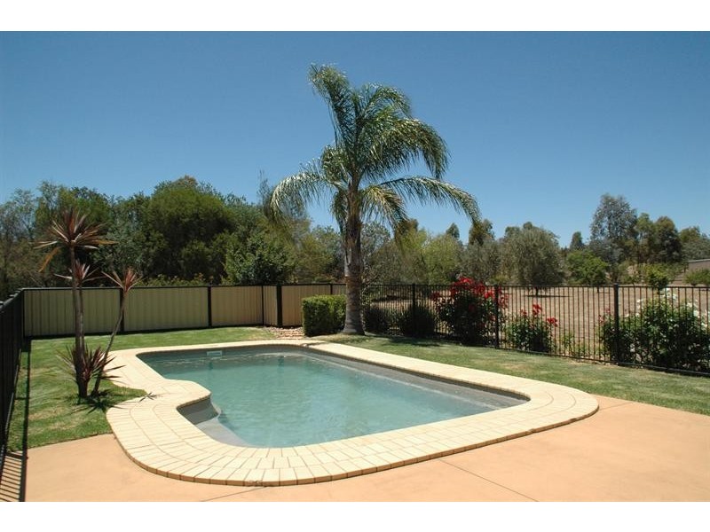 8 Torryburn Way, Dubbo NSW 2830