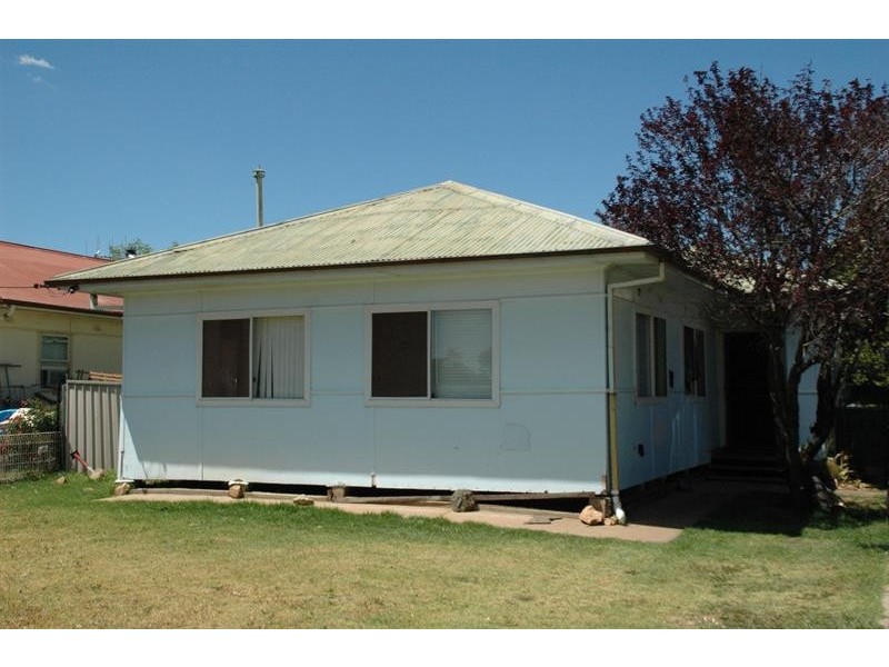 37 Hawkins St, Wellington NSW 2820