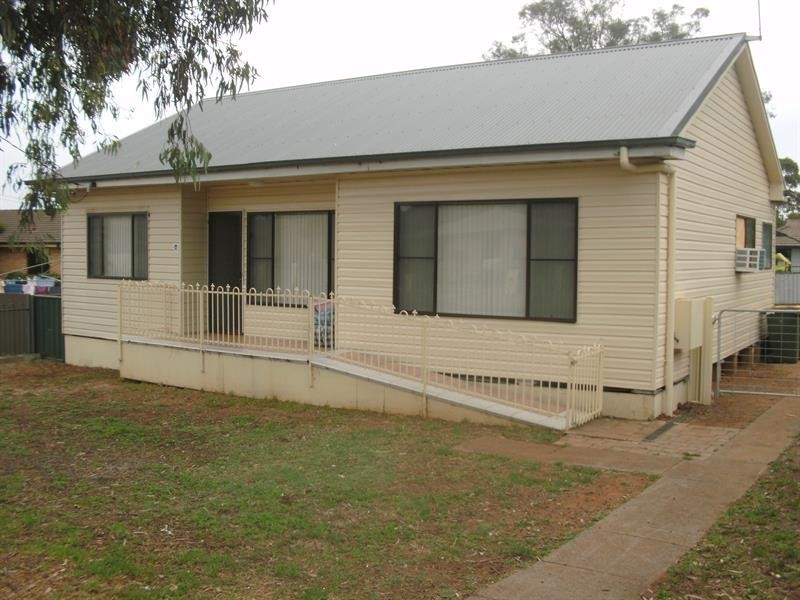 6 Armstrong Cres, Dubbo NSW 2830