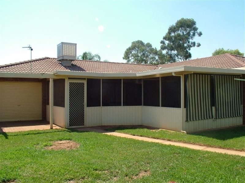 4  Hamilton Cl, Dubbo NSW 2830