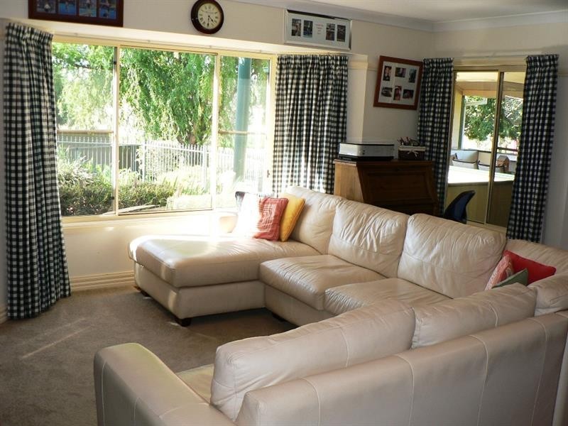 7 Brian Hambly Pl, Dubbo NSW 2830