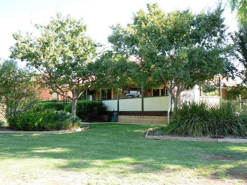 7 Brian Hambly Pl, Dubbo NSW 2830