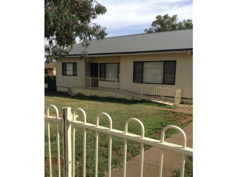 6 Armstrong Cres, Dubbo NSW 2830