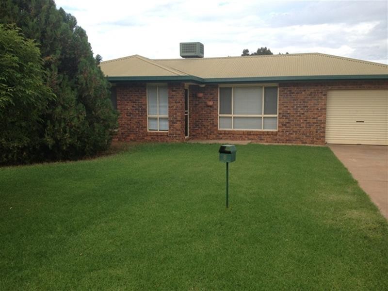 8 Hellyer Ct, Dubbo NSW 2830