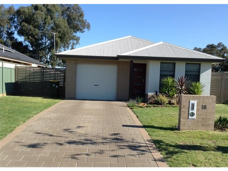 16 Glenshee Cl, Dubbo NSW 2830