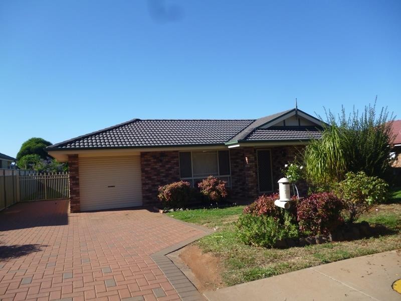 76 Sheraton Rd, Dubbo NSW 2830