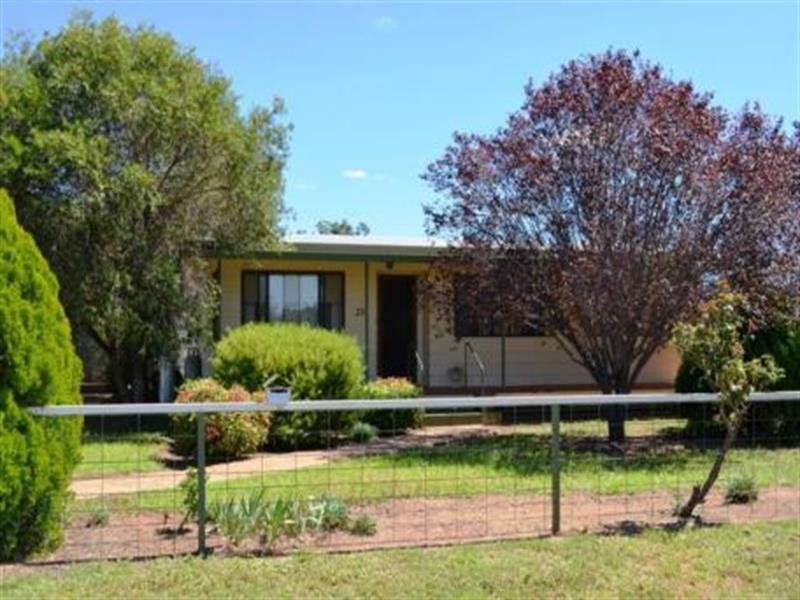 25 Farnell St, Mendooran NSW 2842