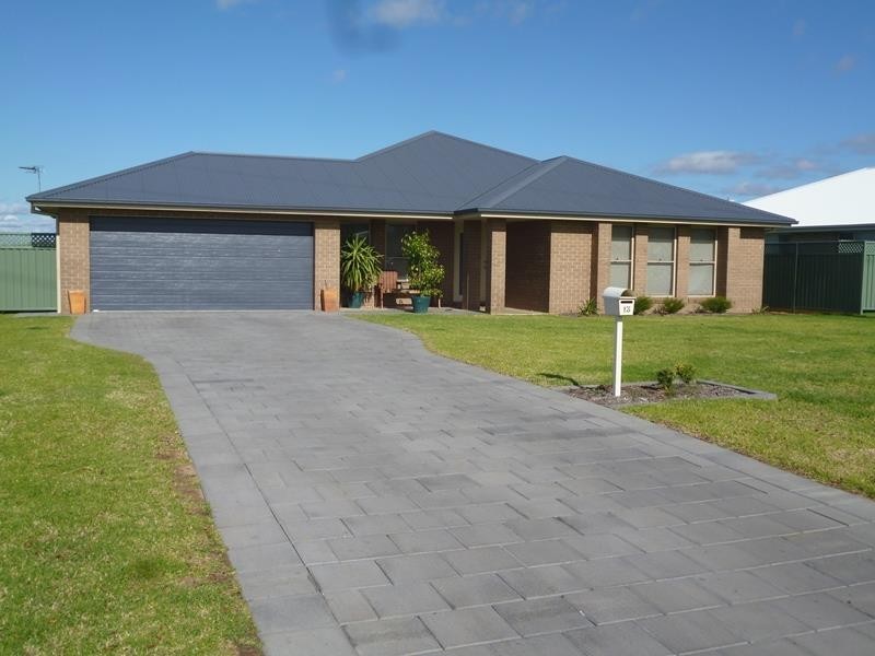 13 Argyle Ave, Dubbo NSW 2830