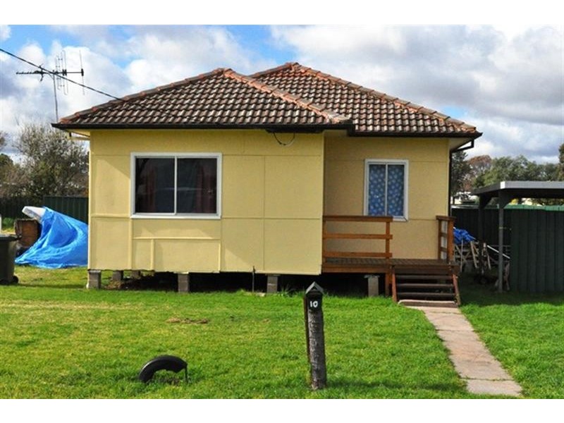 10 Marchant St, Mendooran NSW 2842