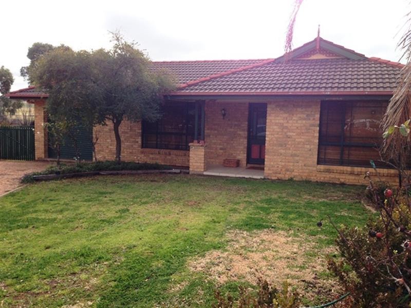 13 Loane Pl, Dubbo NSW 2830