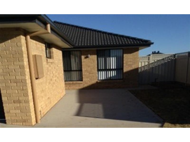 8B Ellenborough Ave, Dubbo NSW 2830