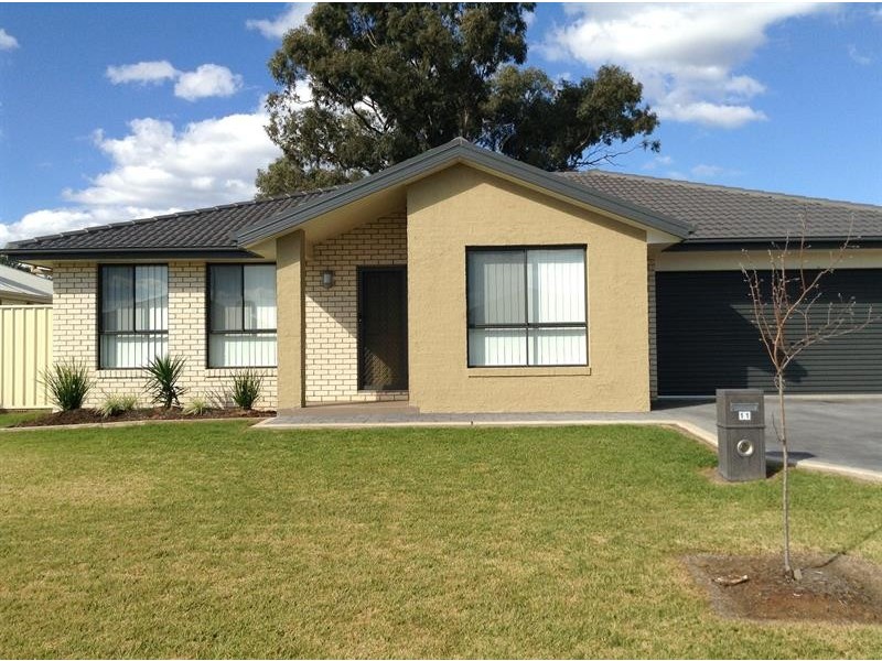 11 Timgarlen  Ave, Dubbo NSW 2830