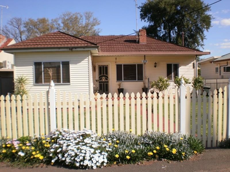 23 Hutchins St, Dubbo NSW 2830