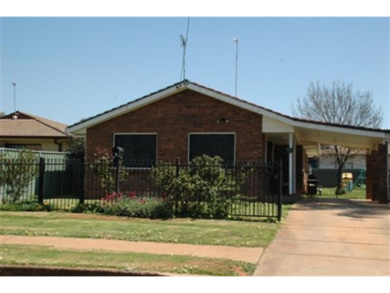 9 Wilkins St, Dubbo NSW 2830