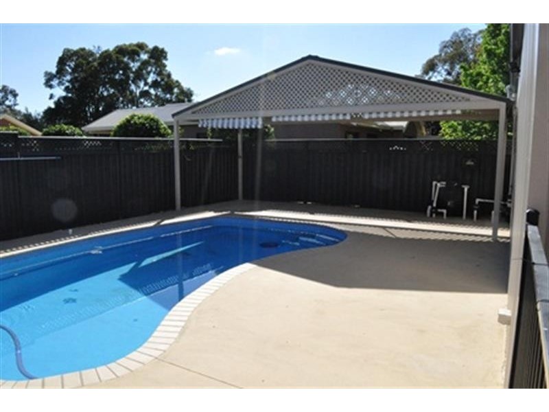 68 Bennett St, Dubbo NSW 2830