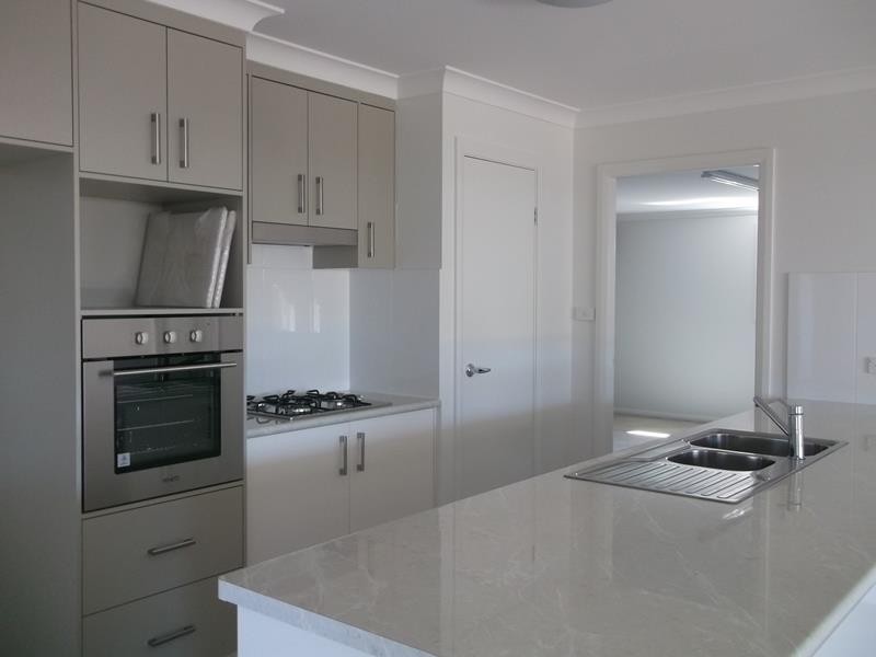 6 Magnolia Cl, Dubbo NSW 2830