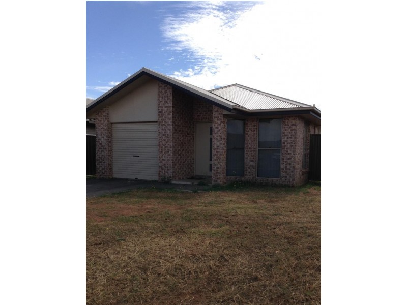 28B Arthur Summons St, Dubbo NSW 2830