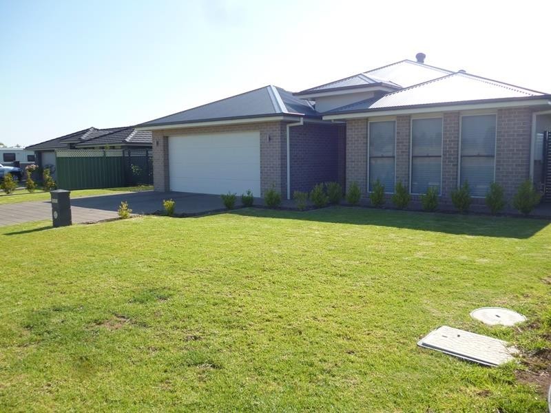 24 Loch Lomond Way, Dubbo NSW 2830