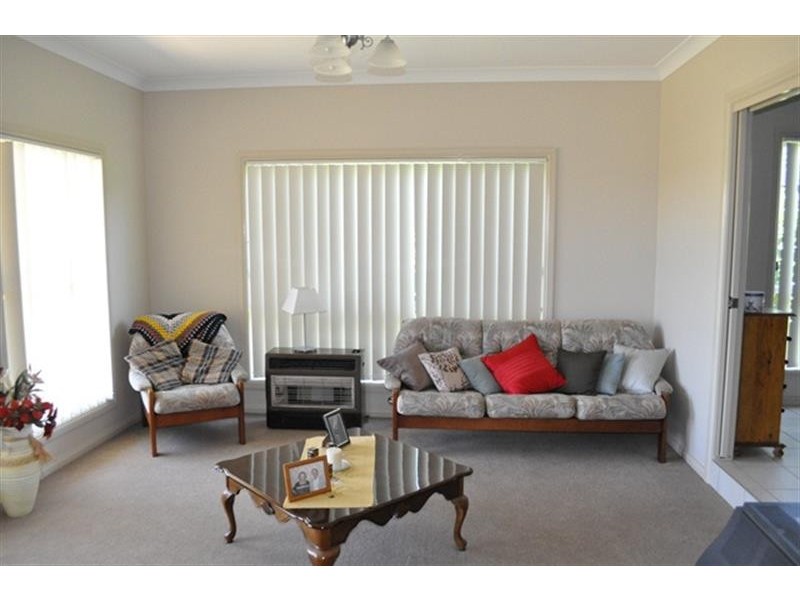 8 Cypress Point Dr, Dubbo NSW 2830